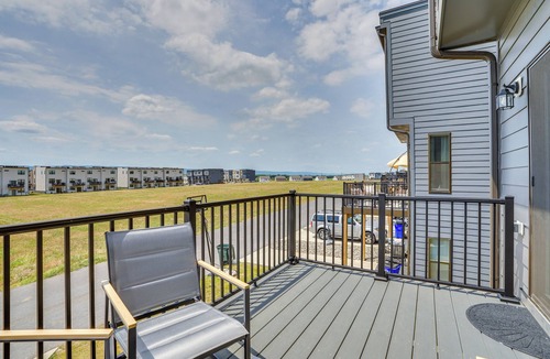 Frederick Apartment | Frederick Townhome w/Balcony, Close to Parks!