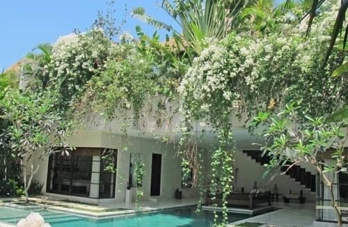 Laksmana Villa | Gorgeous 2BR Villa Located Situated In Seminyak! - 5Min Walk To Eat Street!