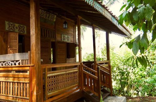 Sidemen Bed & Breakfast | Green Vanilla Bungalow