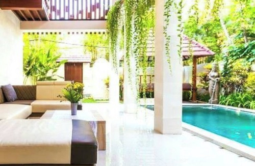 Seminyak Villa | Huge Two Storey 4 Bed 4 Bath Villa With Pool Right in the Heart of Seminyak
