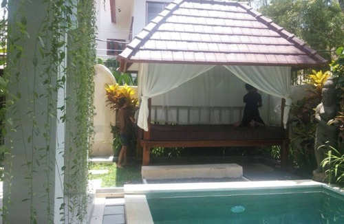 Seminyak Villa | Huge Two Storey 4 Bed 4 Bath Villa With Pool Right in the Heart of Seminyak