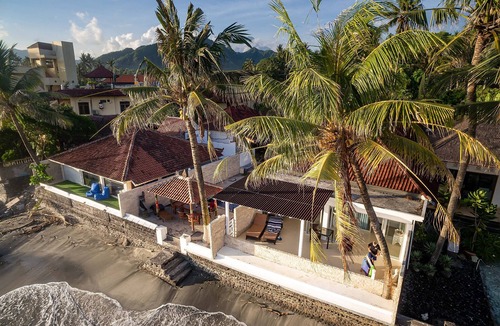 Candi Dasa Villa | Infinity Pool Oceanfront Luxe Villa Cowrie