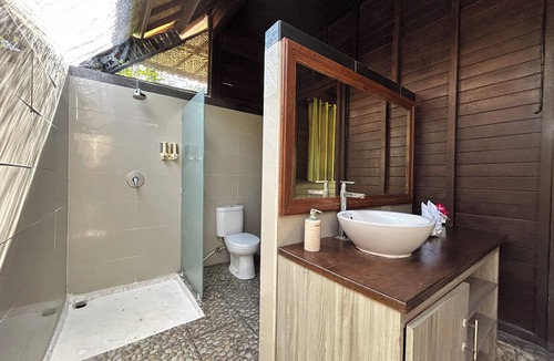 Mushroom Bay Hotel | Island Cabanas