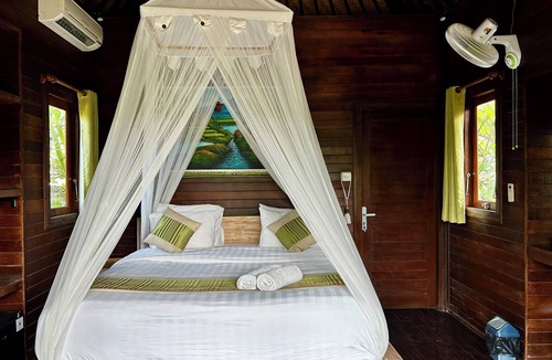 Mushroom Bay Hotel | Island Cabanas