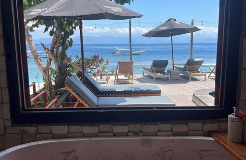 Sampalan Villa | Kul de sak Beach front villa & Bar