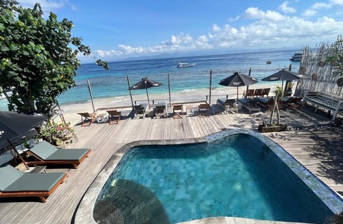 Sampalan Villa | Kul de sak Beach front villa & Bar