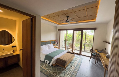 Beraban Hostel | Leafy Riverbank