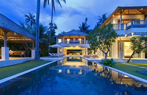 Candi Dasa Villa | Luxury 4BR Waterfront Villa - Candidasa! 6Min Drive To The Beach! W/Swim Pool!
