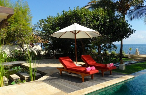 Dencarik Villa | Luxury Beach Front Villa with Infinity Pool, Staff and Breathtaking Views!
