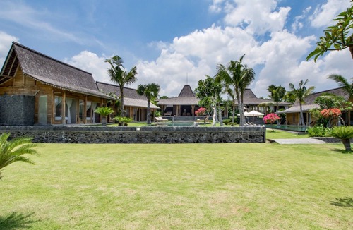 Kerobokan Villa | Mannao Estate by Villa Finder