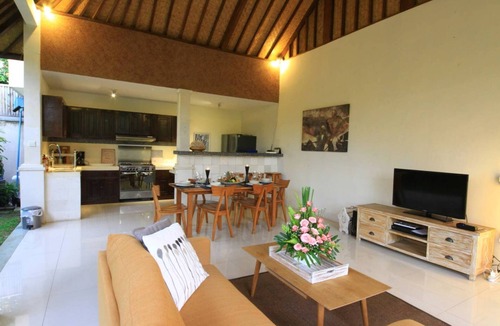 Batubelig Villa | Min WALK TO Beach-PRIVATE POOL MAHAYANA 3BR VILLA