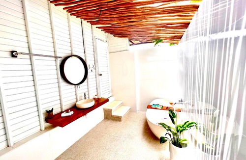 Ceningan Island Resort | Mista Ceningan's Beach Bungalows previously The KUBU 221