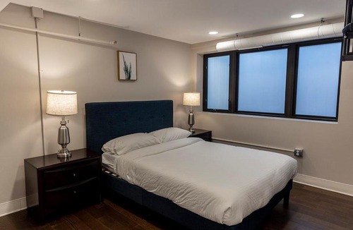 South Side Flats Apartment | Modern Upscale 2BR Apartment in Carson - Stay Gia