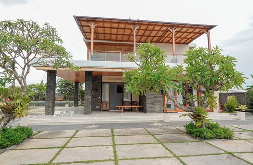 Banjarangkan House | Mona Bali Guest HousenExperience luxury in the heart of Bali’s serene