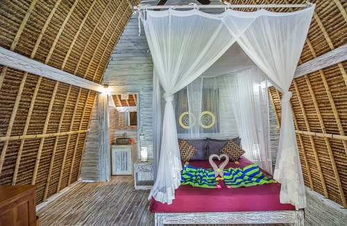 Mushroom Bay Bed & Breakfast | Naturale Villa