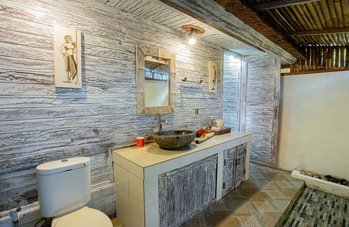 Mushroom Bay Bed & Breakfast | Naturale Villa