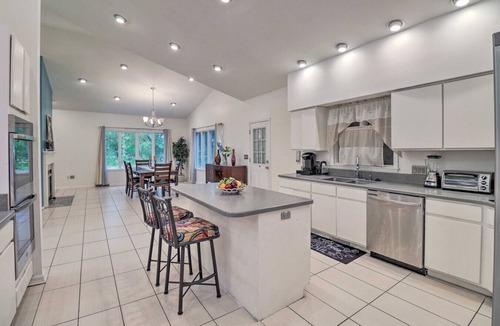 Dover House | Pet-Friendly Dover Retreat w/Yard & Pool Table!