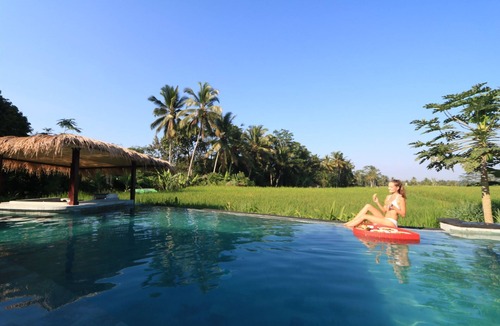 Kenderan Villa | Private Pool Villa overlooking to Rice Field