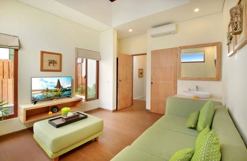 Dewi Sri Villa | Romantic 2BR Villa + Jacuzzi In Legian - W/Private Swimming Pool!