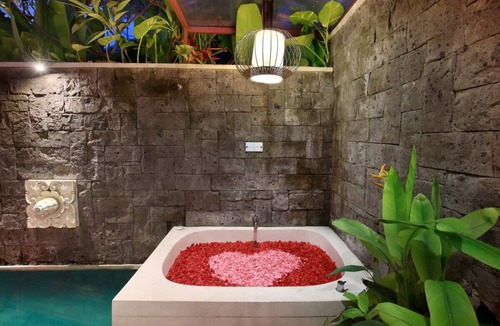 Dewi Sri Villa | Romantic 2BR Villa + Jacuzzi In Legian - W/Private Swimming Pool!