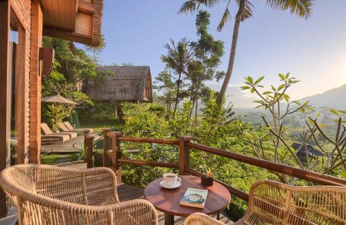 Sidemen Ski Chalet | Romantic Barn with Mt. Agung Views