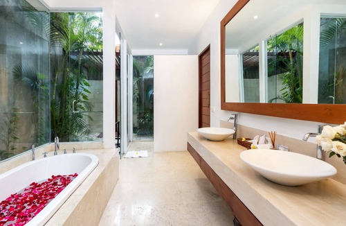 Batubelig Villa | Rubina, Luxury 4 Bedroom Villa, Central Seminyak