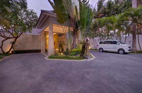 Saba House | Saba 5BR stunning Private Beach Front + Hot Tub+Breaskfast AT