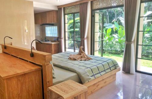 Peliatan Apartment | Studio with kitchen, surrounded by ricefield By iLys Collection