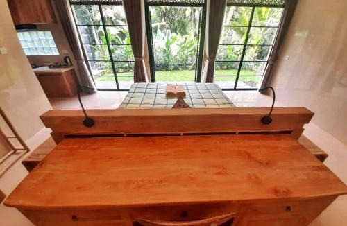 Peliatan Apartment | Studio with kitchen, surrounded by ricefield By iLys Collection
