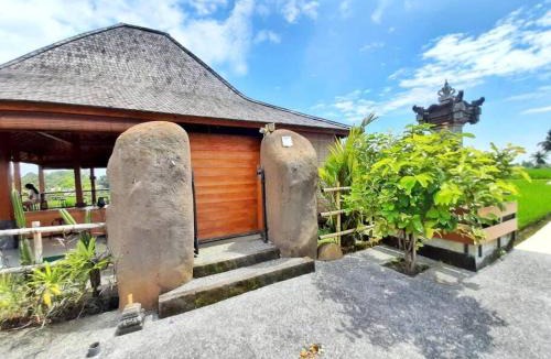 Peliatan Apartment | Studio with kitchen, surrounded by ricefield By iLys Collection