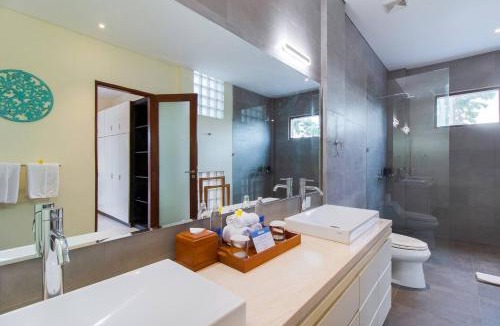 Petitenget Villa | Super Spacious, 6 Bed, Chef, Daily B'fast, 12 Pax