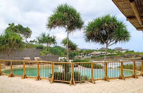 Mushroom Bay House | The Cabins Sandy Bay
