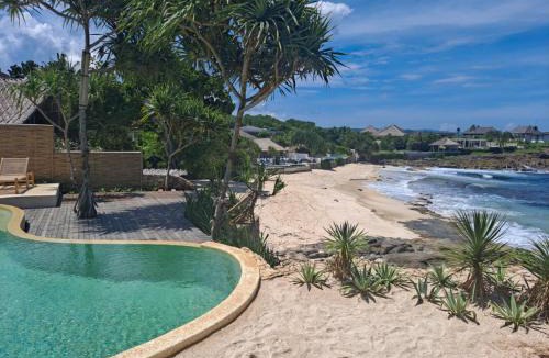 Mushroom Bay House | The Cabins Sandy Bay