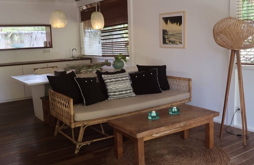Mushroom Bay Bed & Breakfast | The Shacks at Sandy Bay