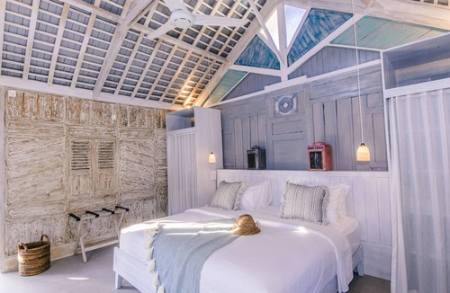 Mushroom Bay Bed & Breakfast | The Shacks at Sandy Bay
