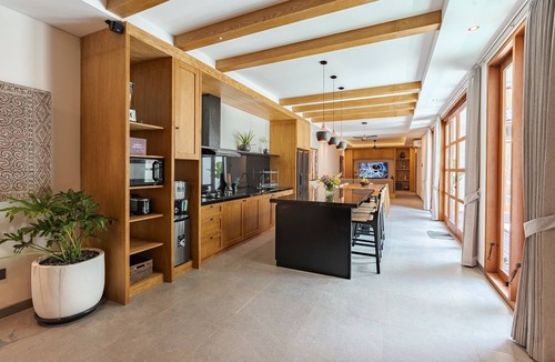 Seminyak Villa | The Urban Retreat 5BR Villa Dua– New Private Villa with Pool, Gym, Butler & Cook