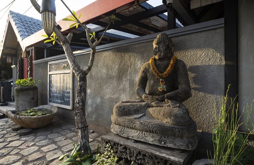 Purwakerti Cottage | TIRTA GANGGA, Spacious Family Room in Amed, Pool Access