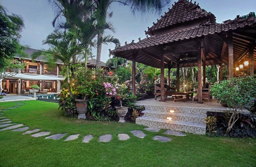 Berawa Villa | Tranquil Oasis with Ocean Breezes – Bali Villa 1110
