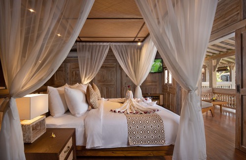 Saba Bed & Breakfast | Unique Wooden Villa at Saba Beach