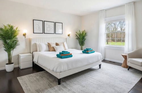 White Plains House | Upscale Modern Luxury 3BR Home
