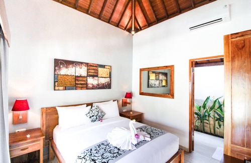 Medahan Bed & Breakfast | Villa Casablanca Surf Keramas