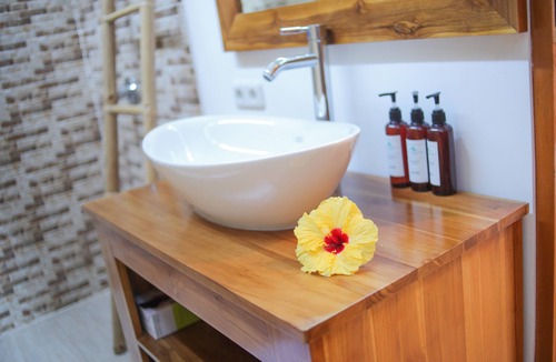 Medahan Bed & Breakfast | Villa Casablanca Surf Keramas