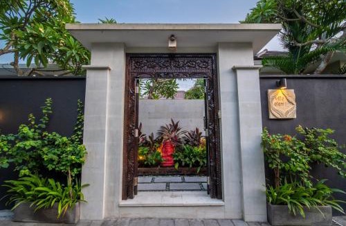 Seminyak Villa | Villa Eleni - walk to Seminyak's best restaurants and hot spots