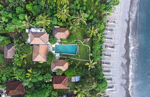 Bunutan Villa | Villa Indah Sekali - private oceanfront property with tropical garden