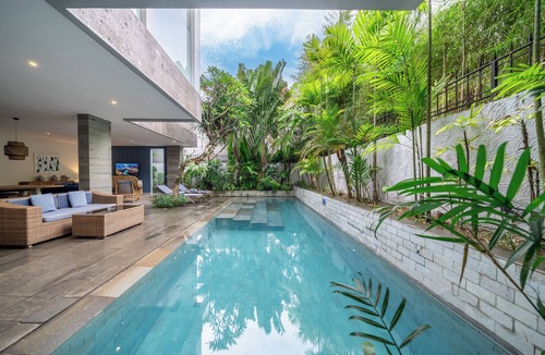 Petitenget Villa | Villa Jekumah 2 - 1 minute walk to restaurants at Seminyak