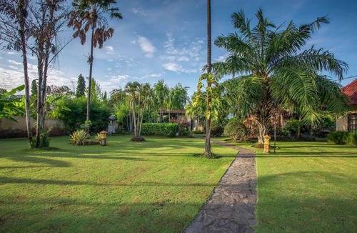Dencarik Villa | Villa Taman Indah, Lovina