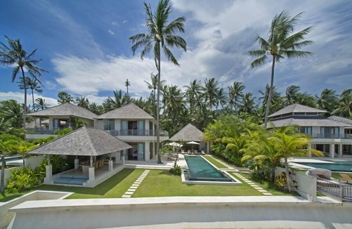 Candi Dasa Villa | Waterfront Luxury 4BR Villa - Candidasa! 6Min Drive To The Beach! W/Swim Pool!