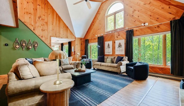 Father's Day Special-Sauna, Spa, Game Room, Fire Pit, Dogs Welcome!