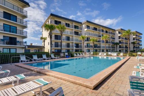 Oceanfront Ormond Beach Condo: Community Perks!