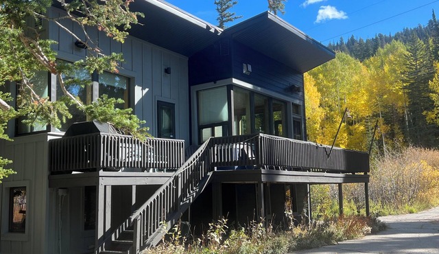 Slopeside Cabin by Cottonwood Lodging